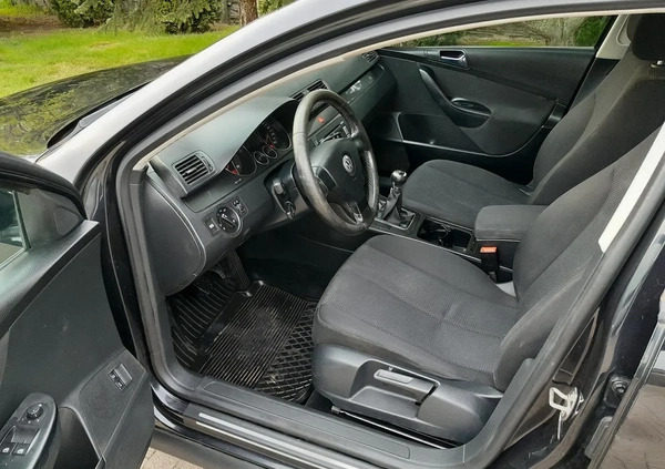 Volkswagen Passat cena 10900 przebieg: 354000, rok produkcji 2006 z Gostyń małe 67
